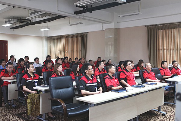 摩托車公司2015年度安全（環(huán)保）生產(chǎn)月表彰總結(jié)會(huì)召開(kāi)