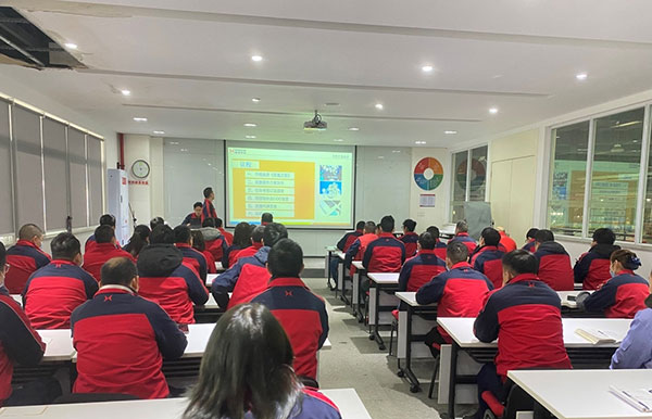 聚合力、上臺階、要成效 ——農機公司召開2022年質量攻堅·313項目啟動暨任命儀式