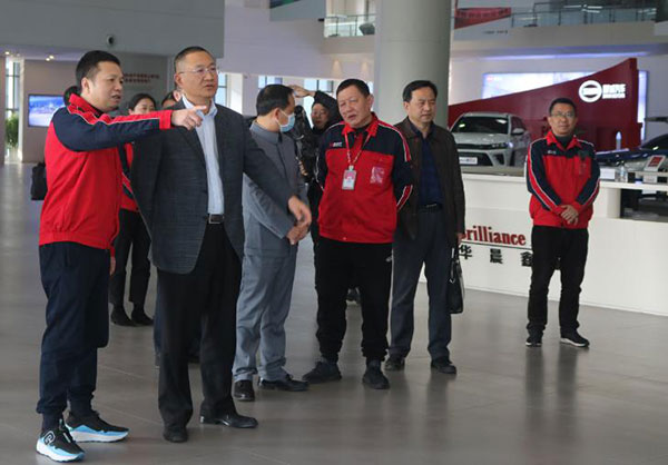 涪陵區(qū)委副書記、區(qū)政府區(qū)長劉忠一行蒞臨鑫源汽車調研